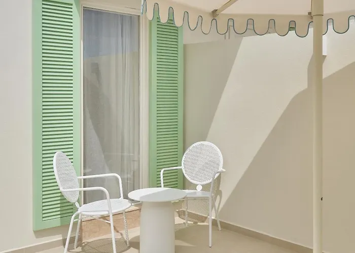 Wake Cup Alacati Love hotel