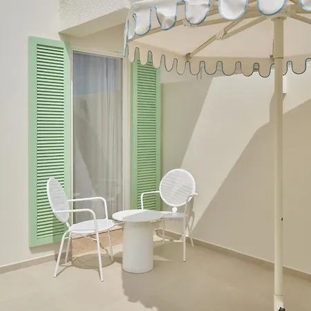 Wake Cup Alacati Love hotel